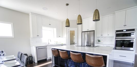 מטבחים מעוצבים לבית עם עיצוב יוקרתי וקלאסי